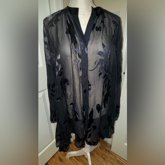Silk Convertible Shirt. Hi-lo super light and silky. NWT. Size L. Black - Picture 1 of 10